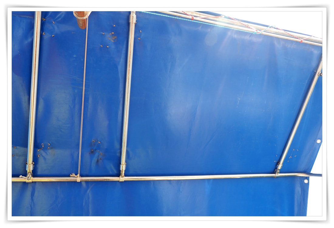Barres inox repliable supportant les panneaux solaires
